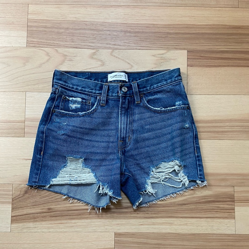 Abercrombie & Fitch midrise boyfriend shorts